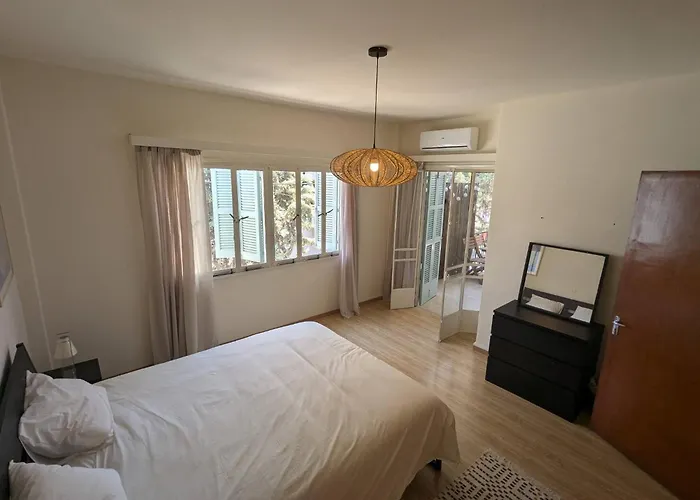 Gladstone By Tangerine