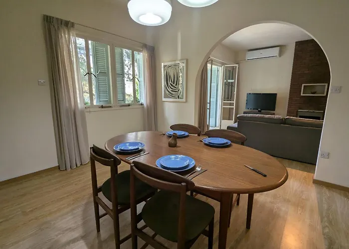 Gladstone By Tangerine *