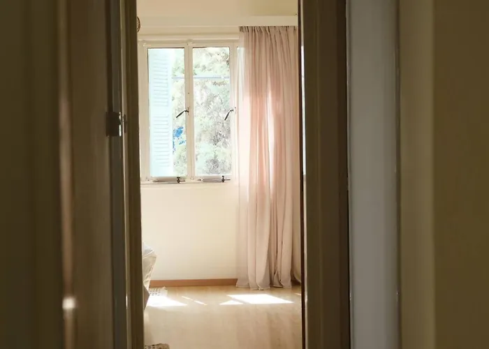 Gladstone By Tangerine Nicosia