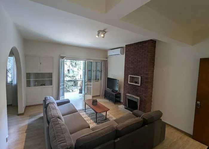 Gladstone By Tangerine * Nikósie